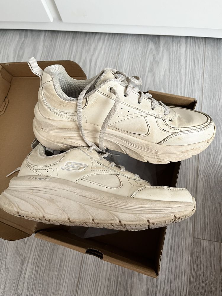 срочно продам кроссовки Skechers 36 размер