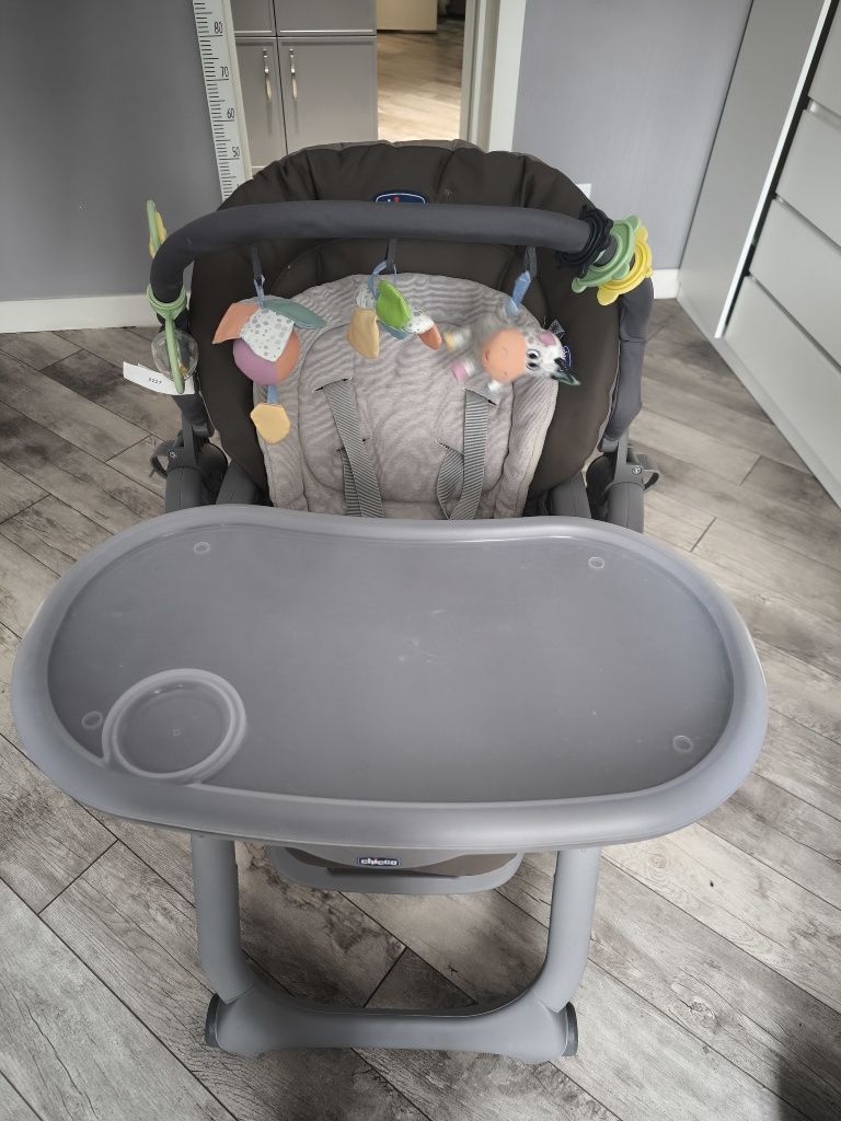 Продам детский стульчик Chicco Polly magic relax