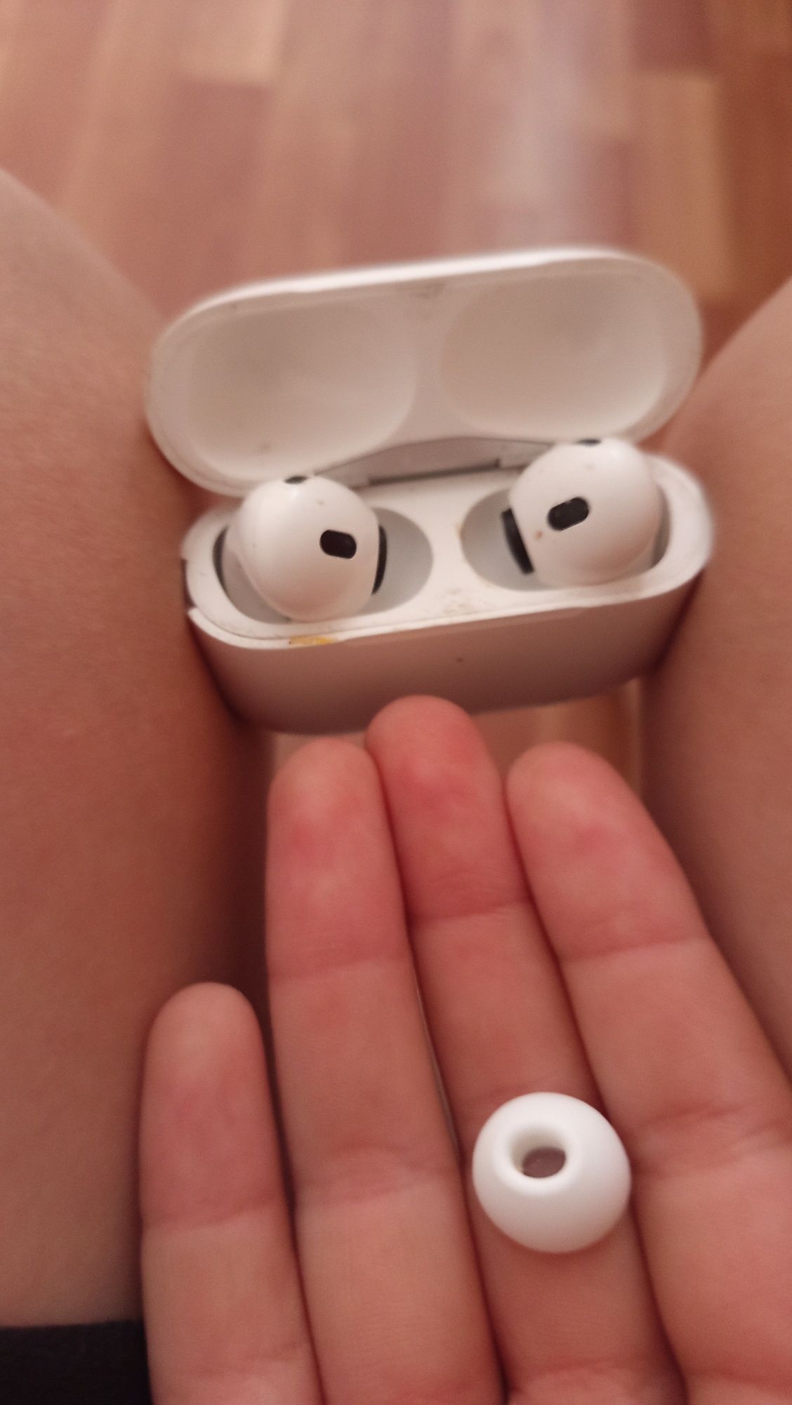 Airpods pro 1 ухо не работает