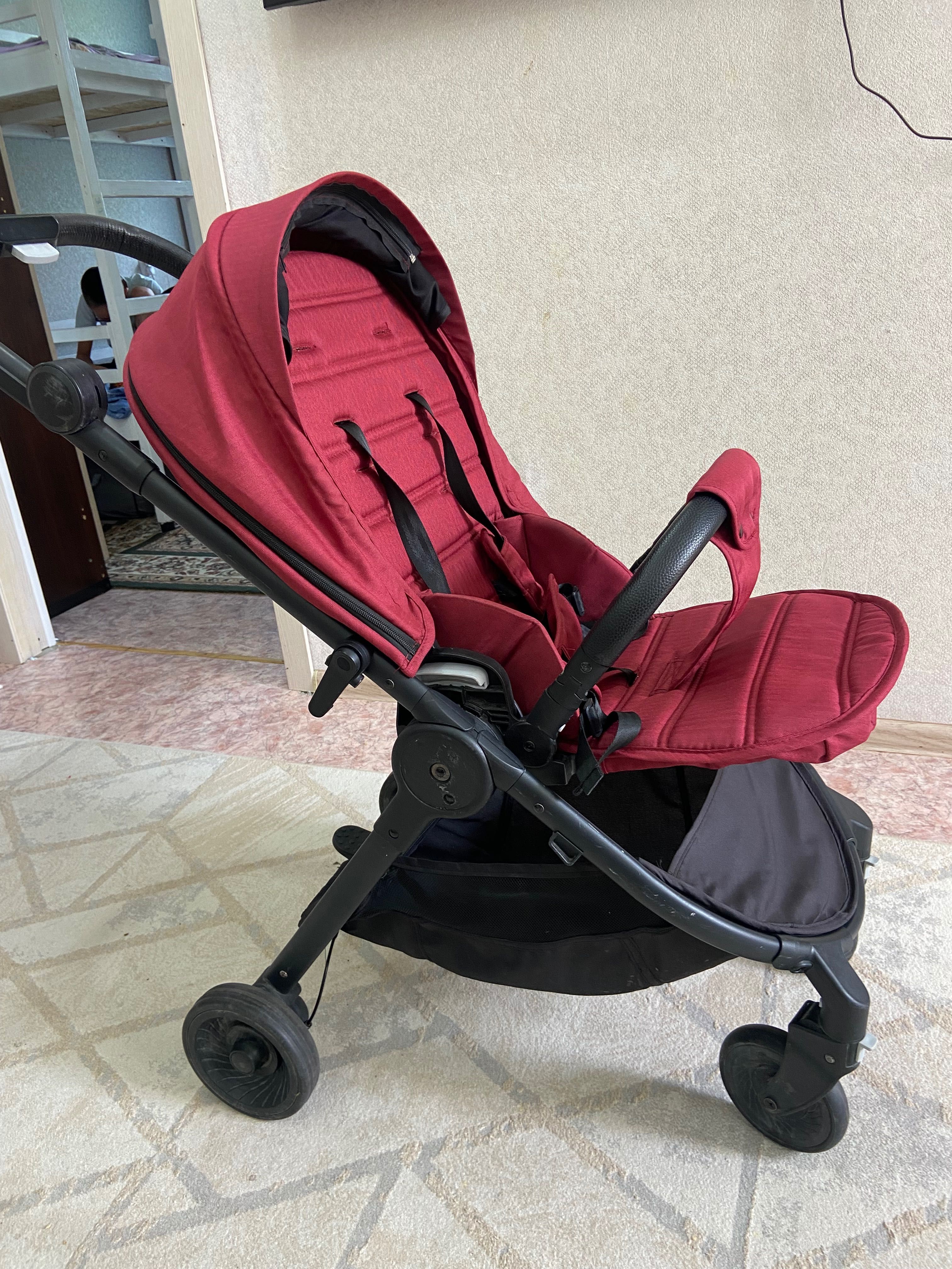 Детская коляска с чехлом