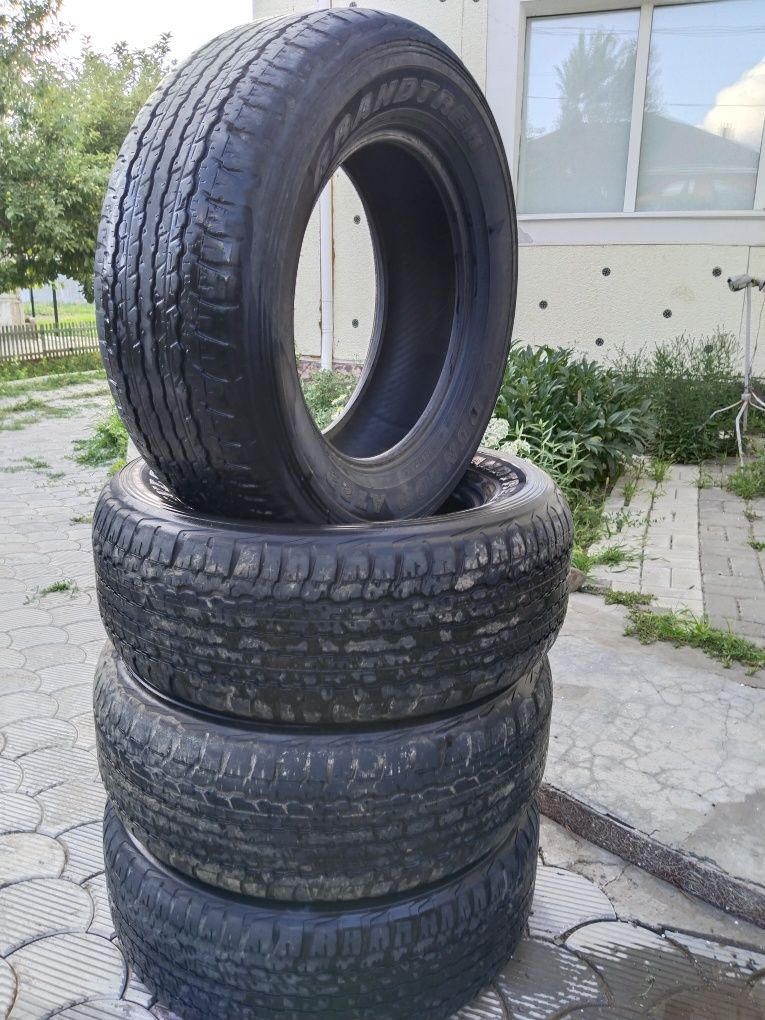 Продам шины "данлоп" б/у. 4 шт.