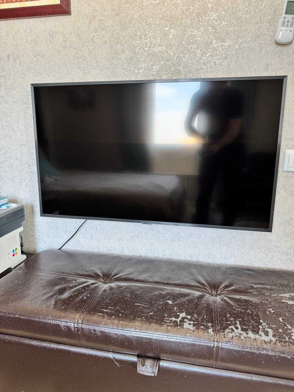 Телевизор Samsung UE43RU7400UX (43 ") 109 см