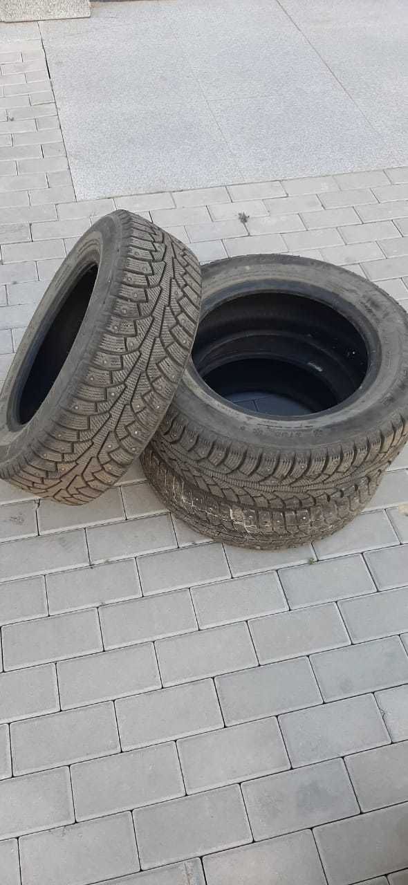 продам зимние 2 шины Tringle R15