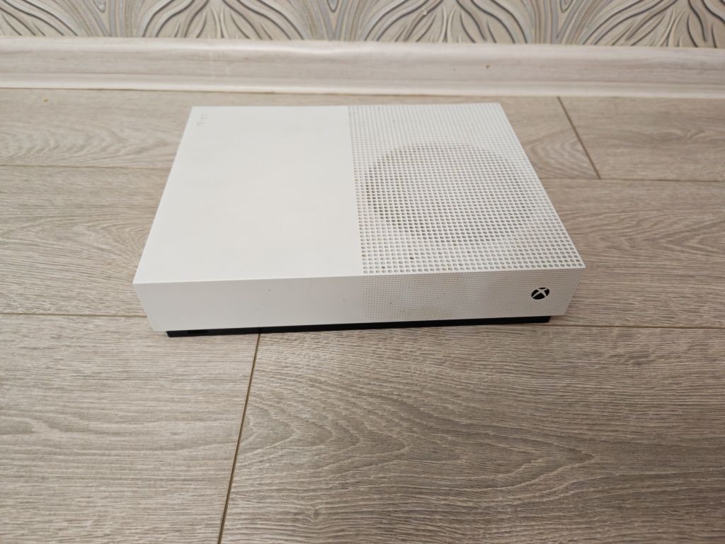 Xbox One S All Digital Edition  1tb  2джостик