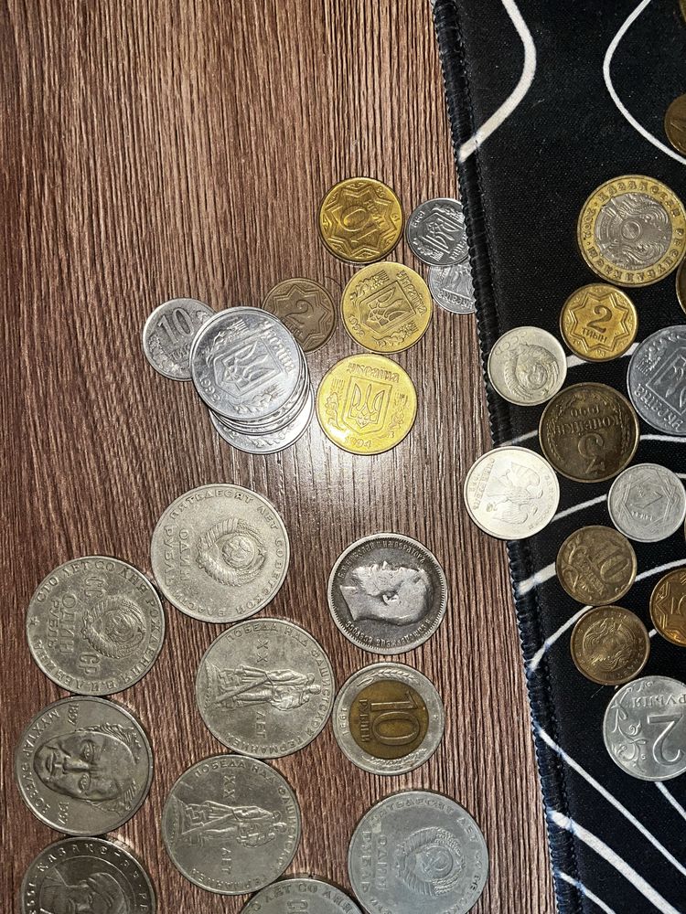 Продам разные монеты юбелейные победные редкие