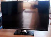Телевизор 28" (71.1 см) Elenberg + смарт ТВ приставка.