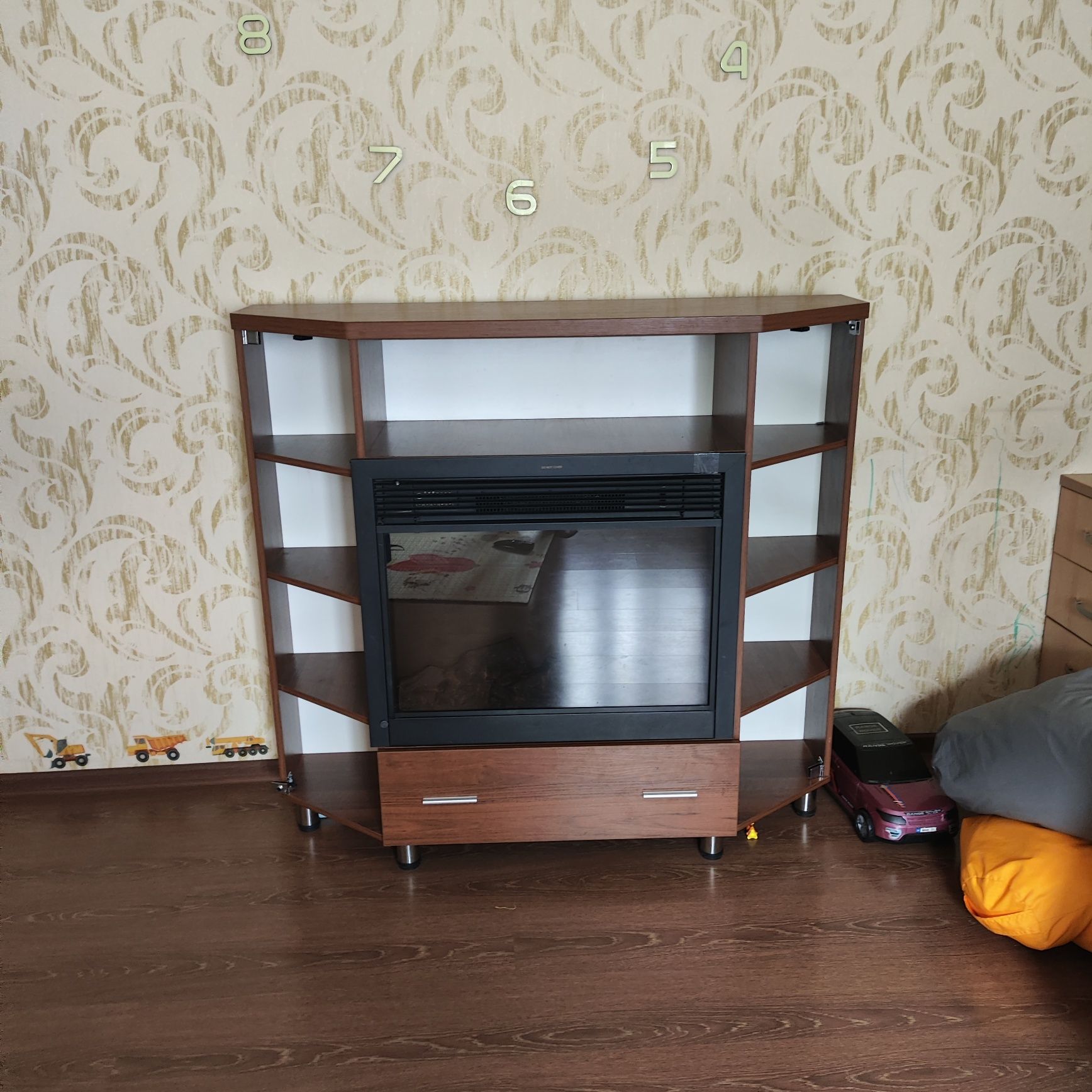Продам электрокамин с тумбой.