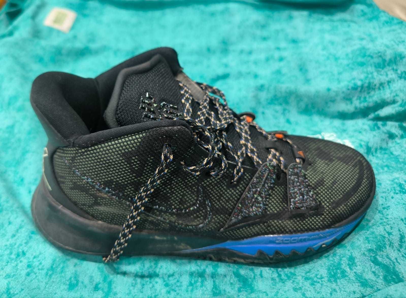 Кроссовки KYRIE 7.Хорошее состояние. 43 размерр