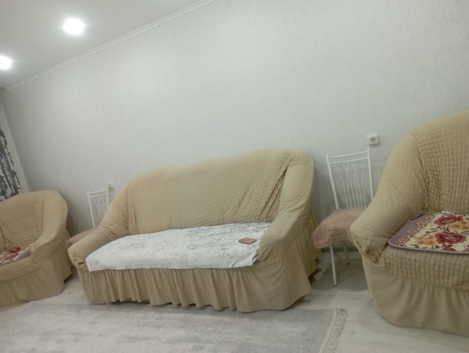 Продаю Диван с креслами