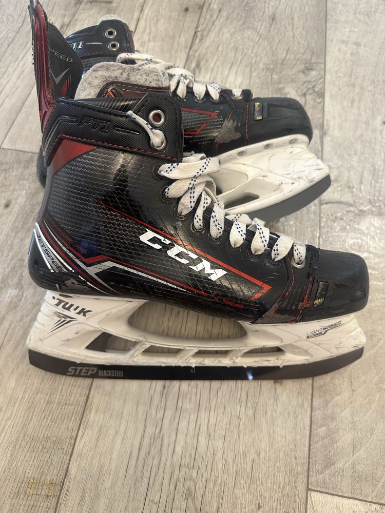 Продам коньки CCM FT1 размер  8,5. 50 тыс