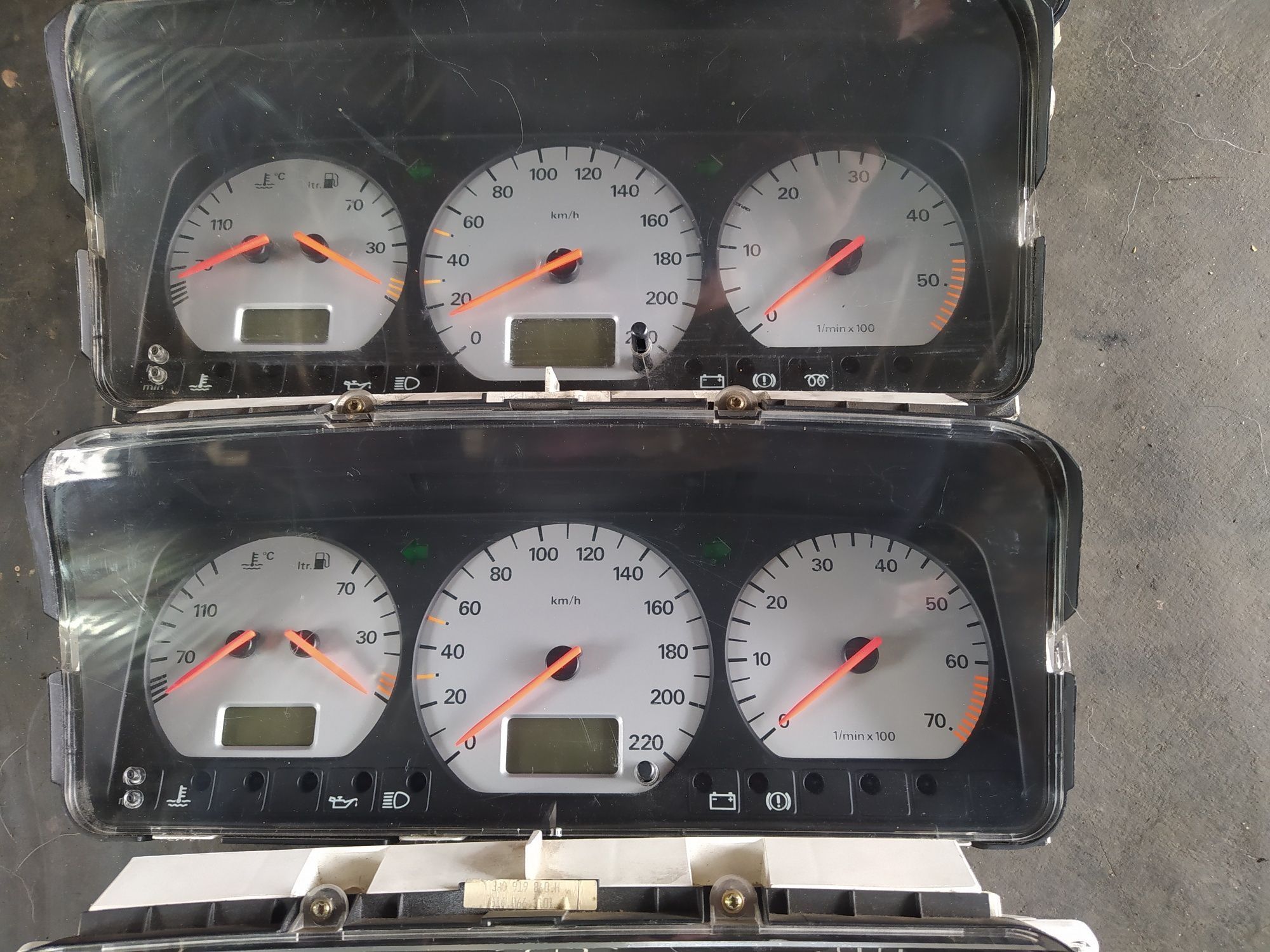 Щиток приборов панель Passat B3 / B4