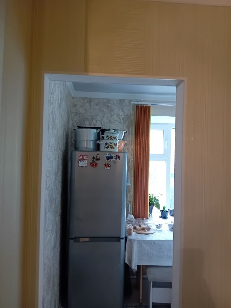 Актобе, Жилянка по Сатпаева продам 3 ком квартиру 2/1 с рем в центре.