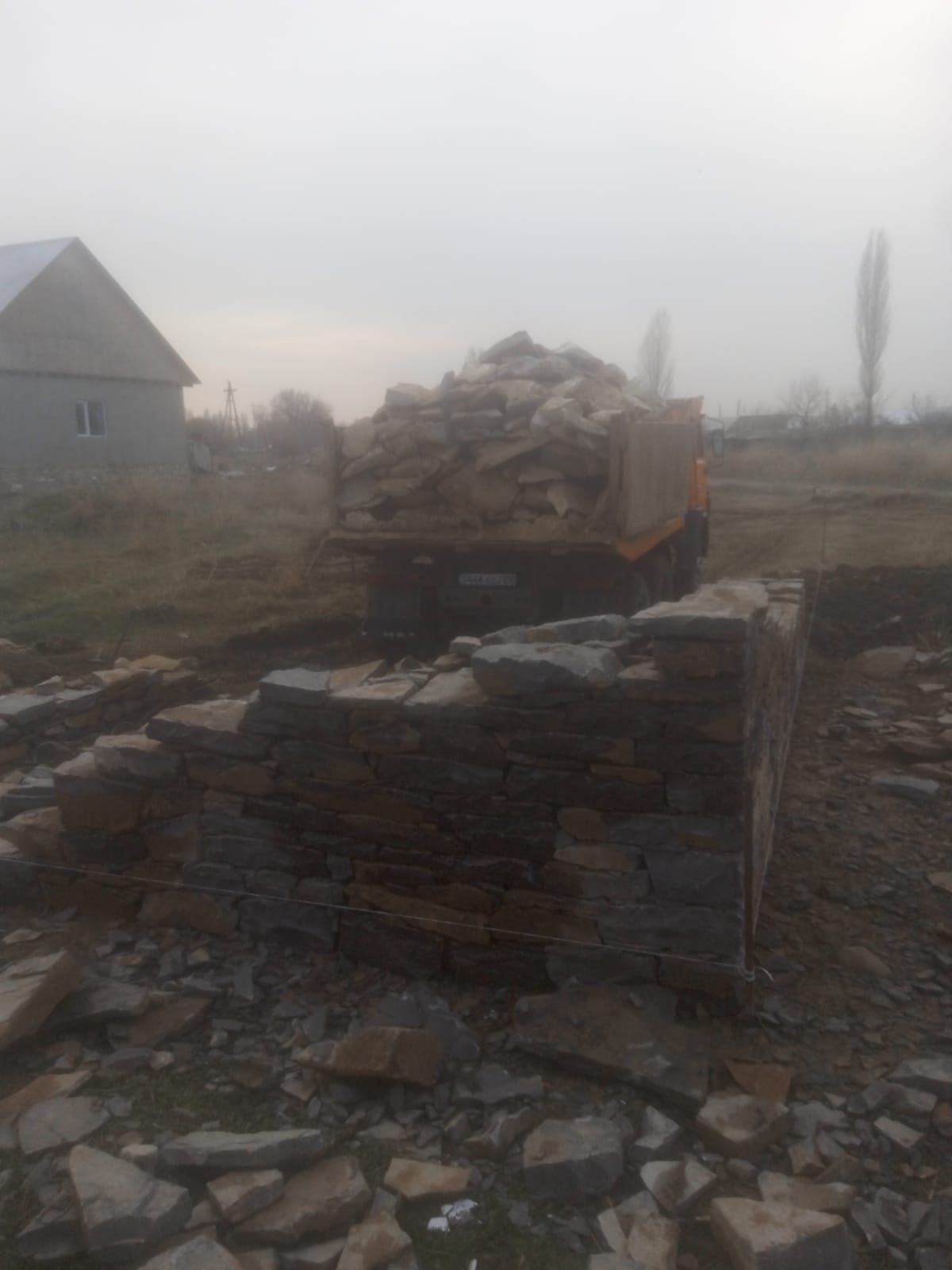 Камазбен тас тасимыз.Фундаменттің барлық түрін қалаймыз.