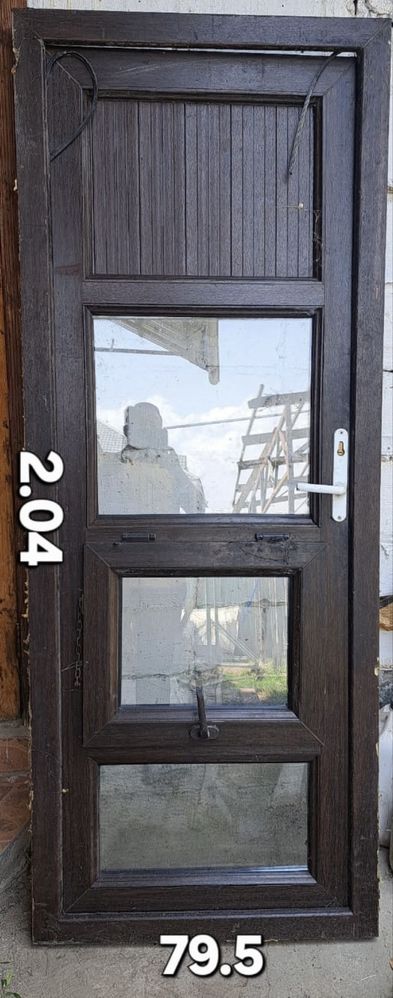 Дверь пластикиковый