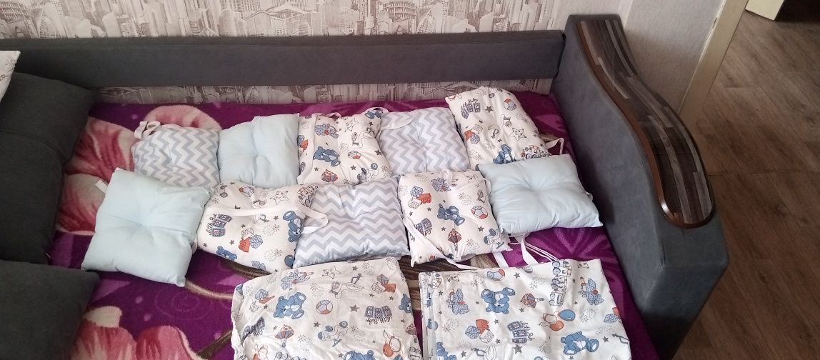 Продам бортики в кроватку детскую