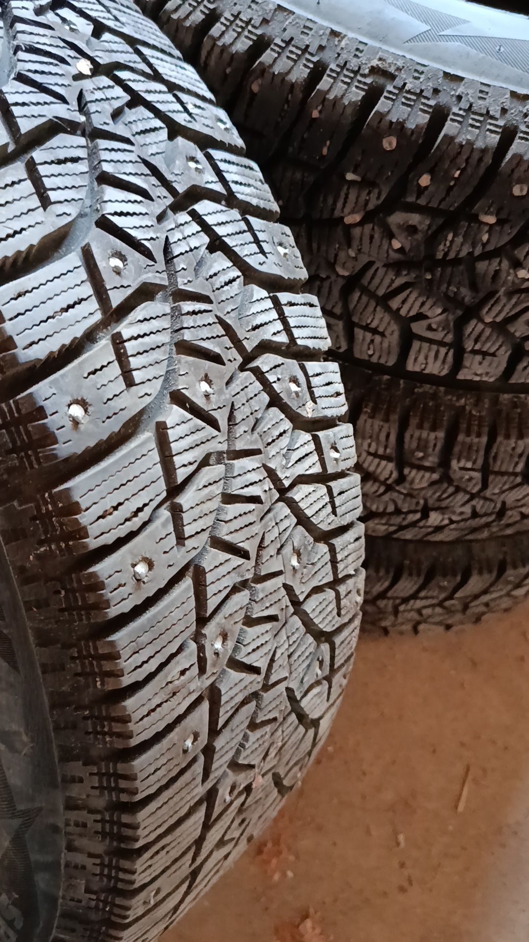 Продам шины зимние BRIDGESTONE 185/65/R15