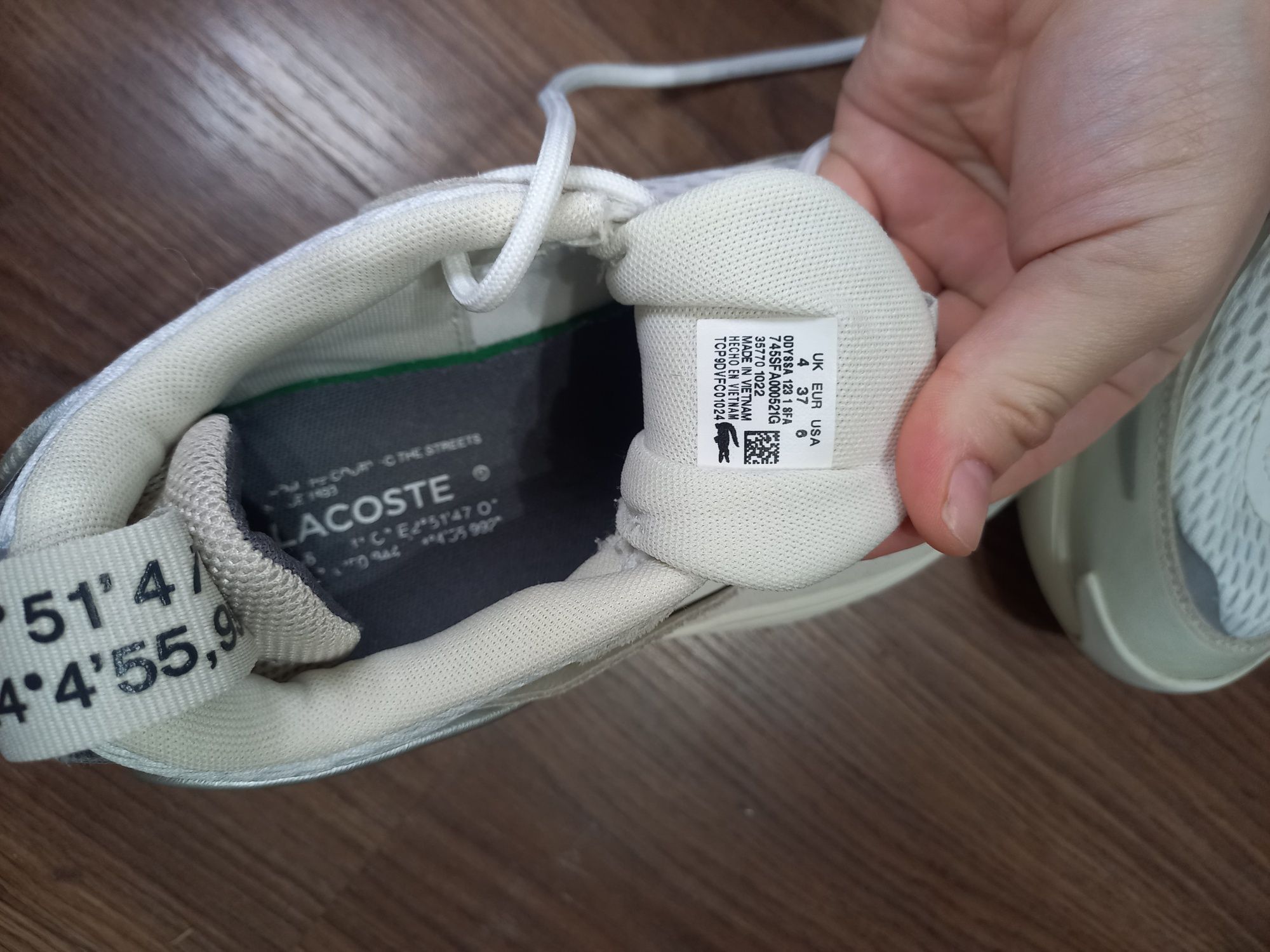 Продам кроссовки женские Lacoste (оригинал)
