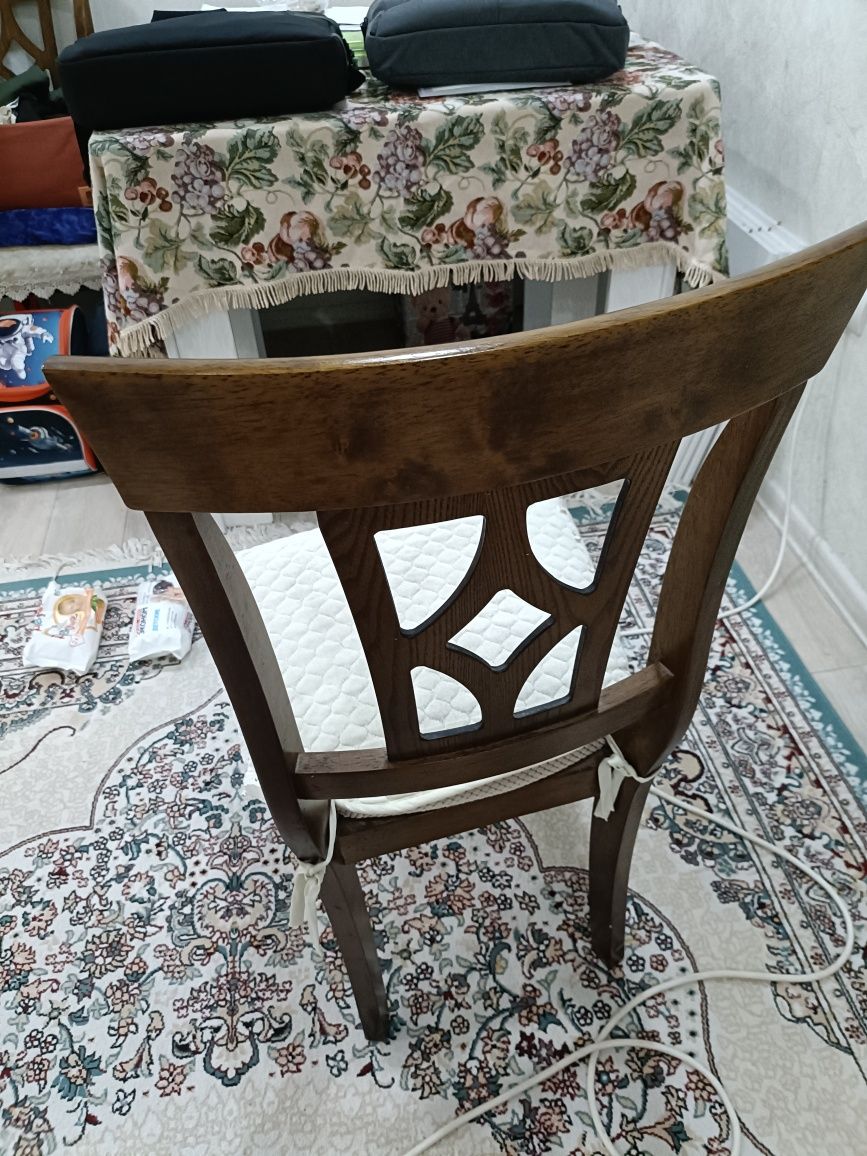 Продам стулья и табуретки