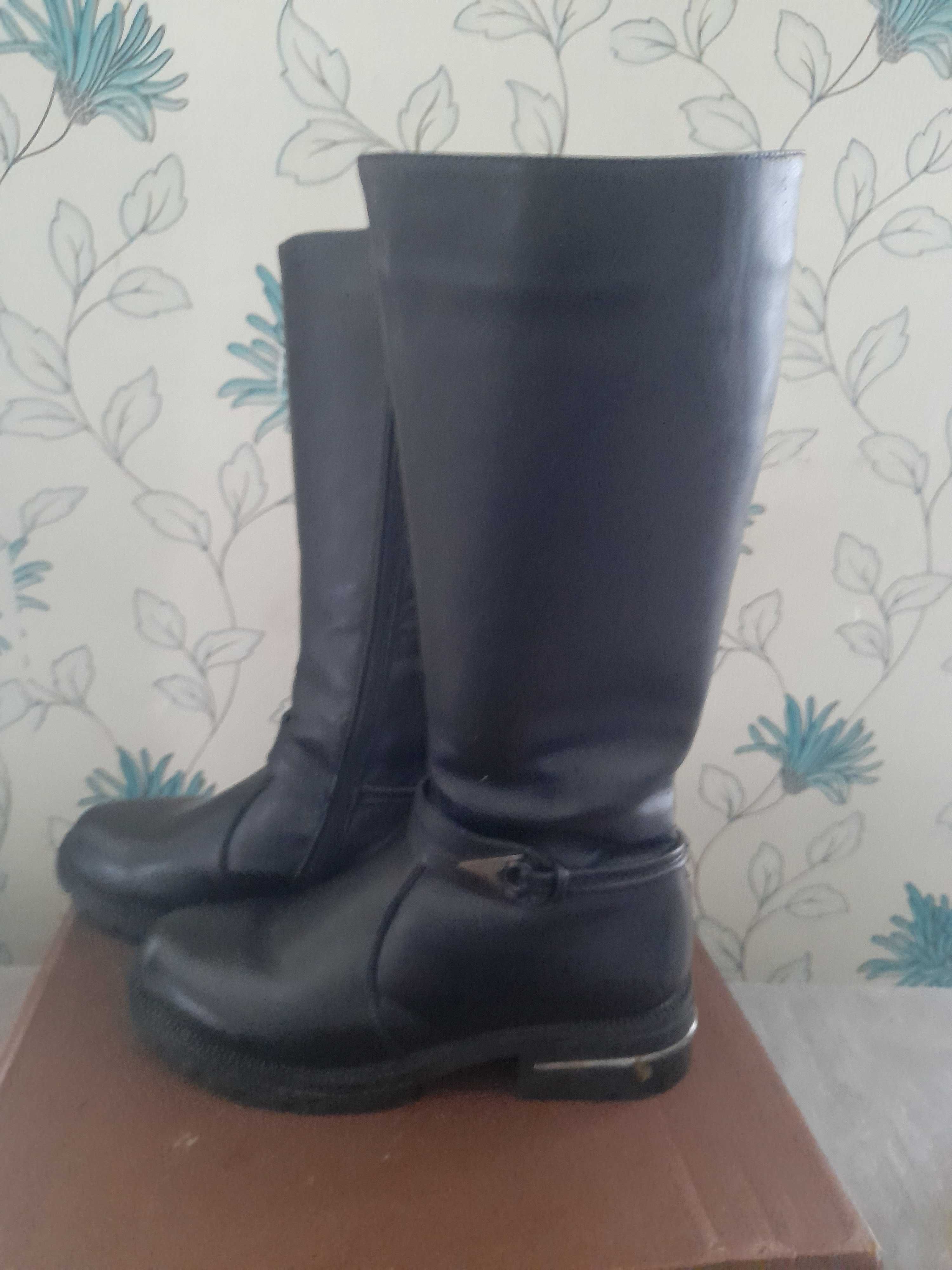 Продам женские сапоги зимние