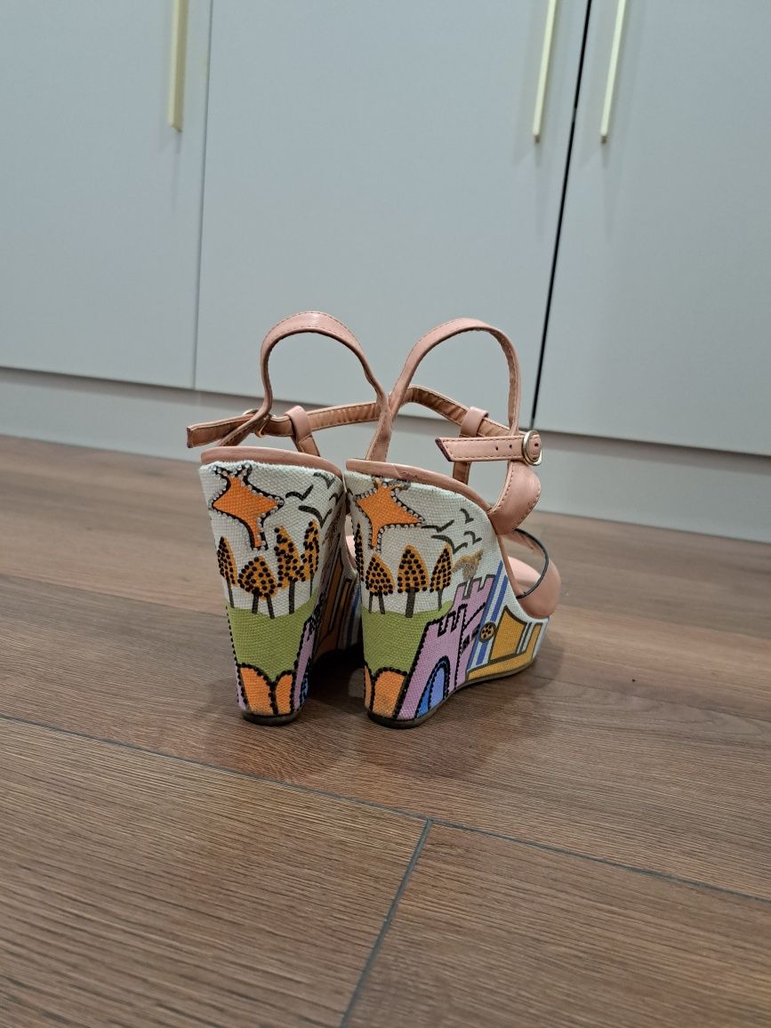 Продам женскую обувь