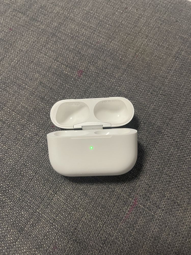 Кейс от Airpods Pro
