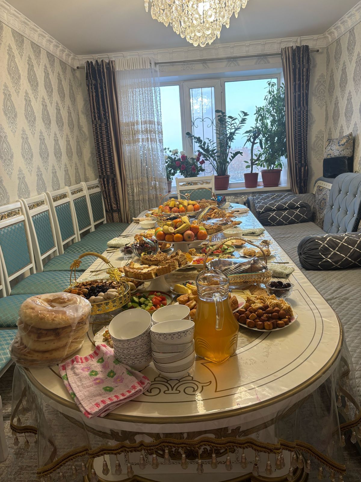 Стол со стульями 10шт