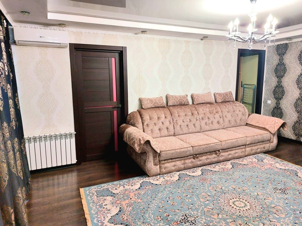 БУХАР-ЖЫРАУ, Абзал, ЦУМ, Сити Мол в Центре города Сдаётся  2х Ком Квар