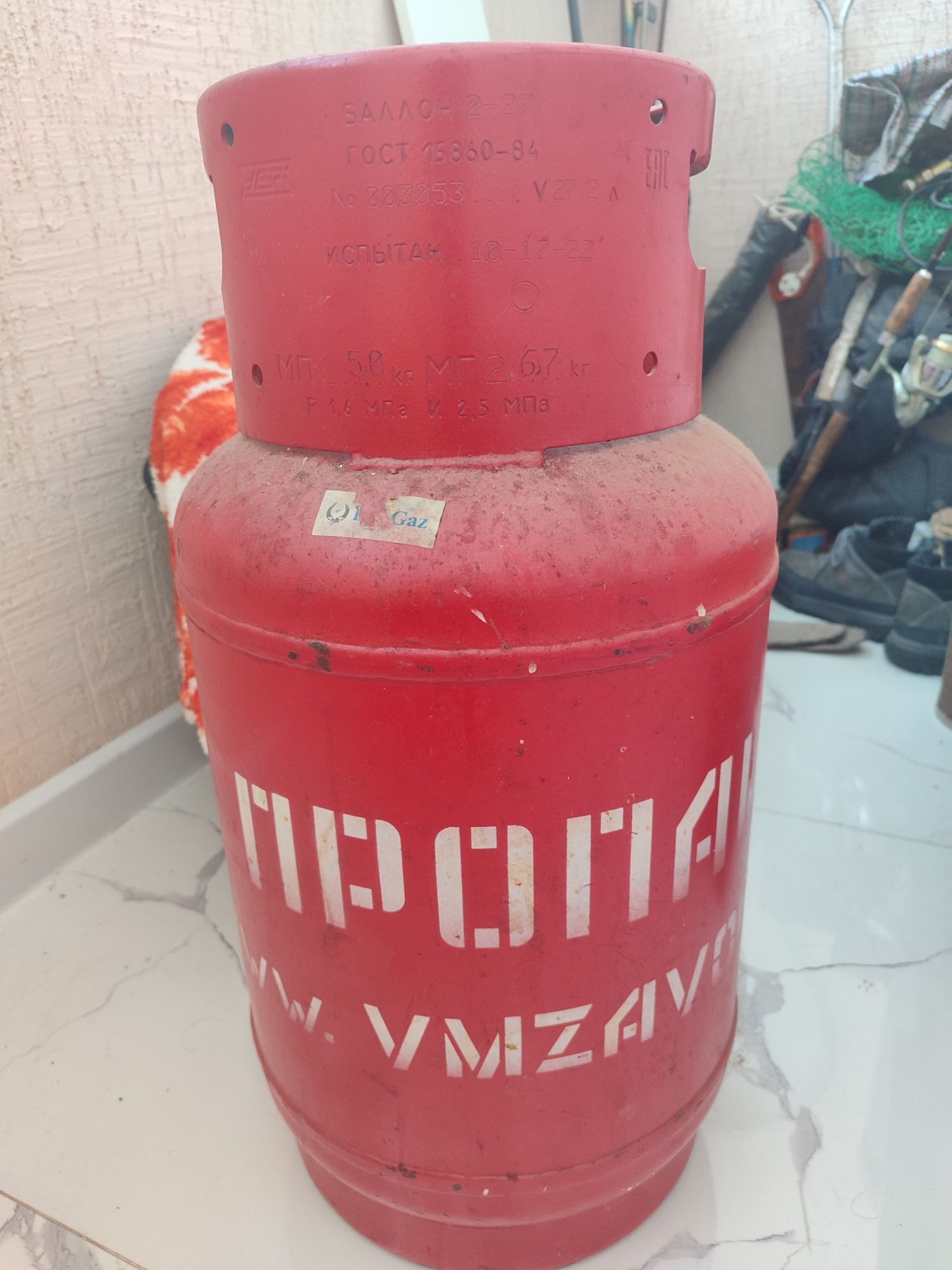 Газовый балон с редуктором.
