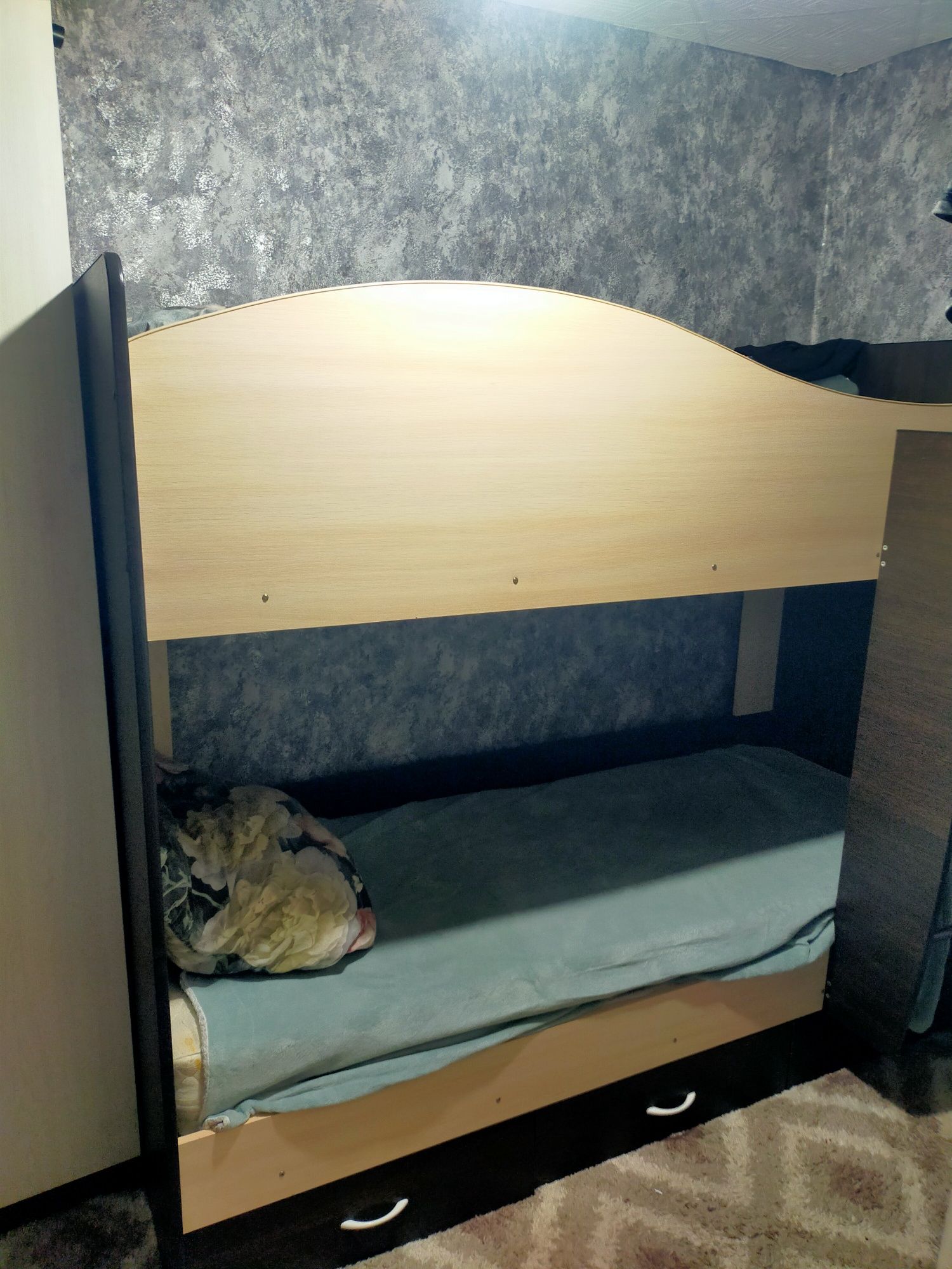 Продам двухъярусную кровать