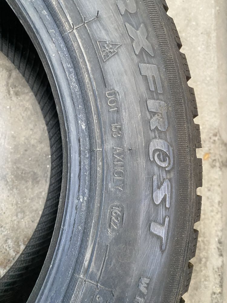 Шины зимние (шипы) 215/60/R16