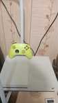 Xbox one s.