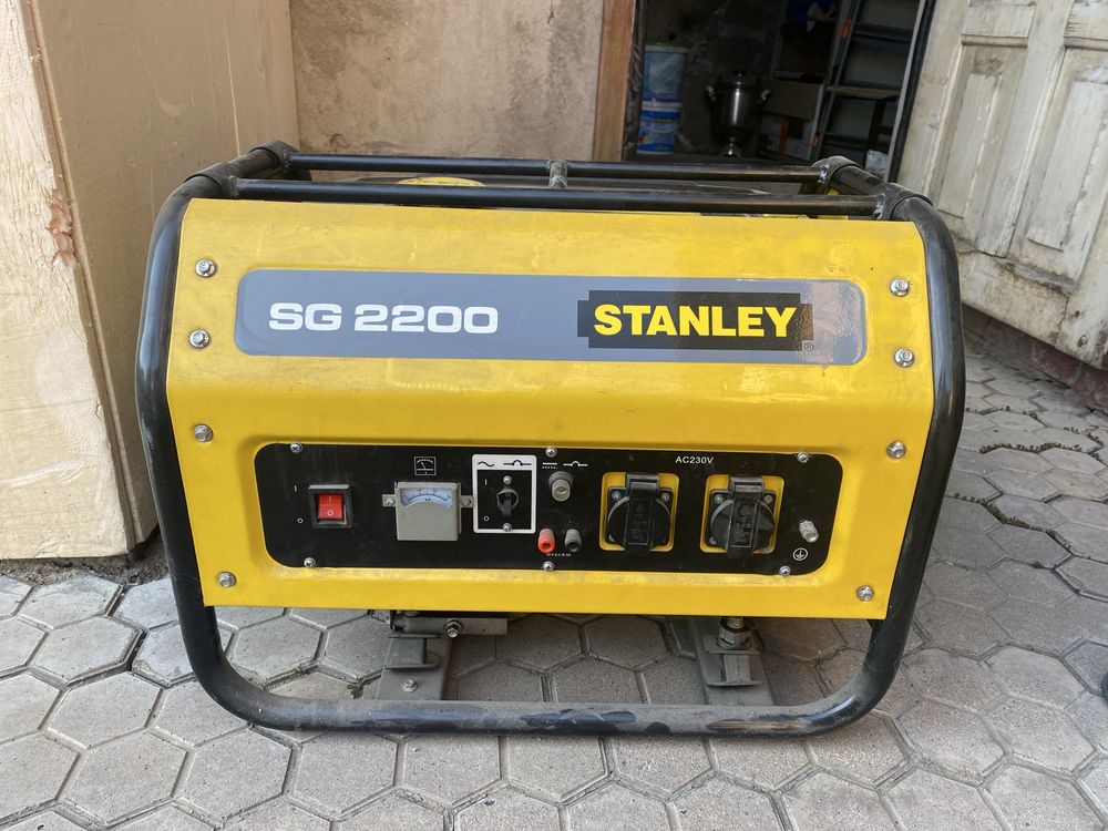 Генератор Stanley SG 2200 — почти новый, 2.2 кВт, бензиновый