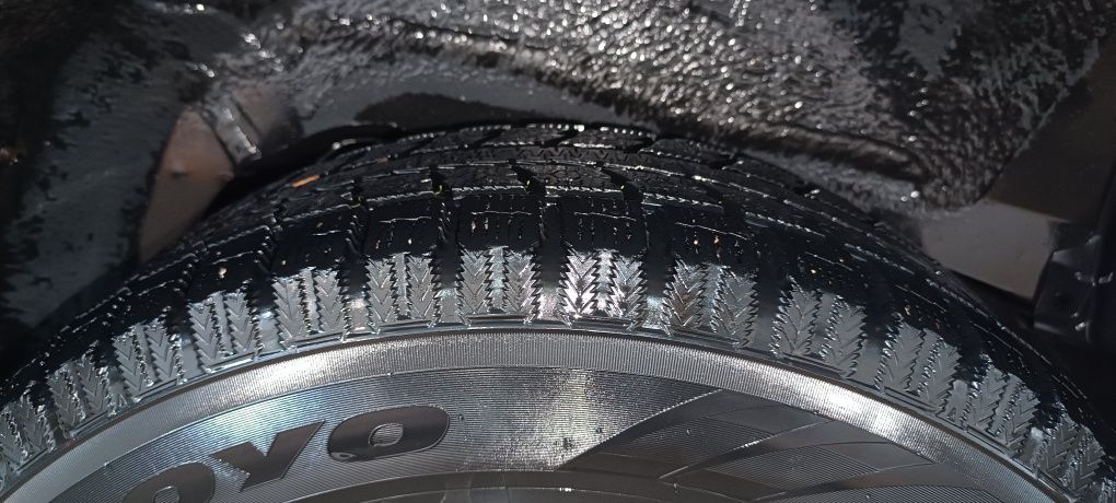 275/60/20 зимняя шина toyo