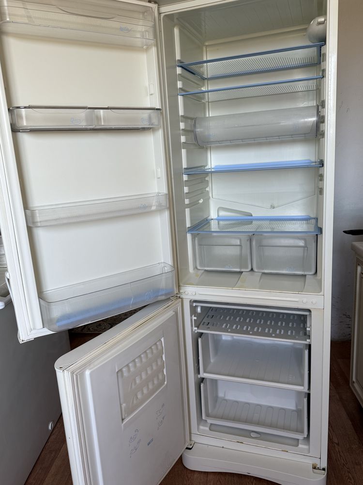 Холодильник INDESIT