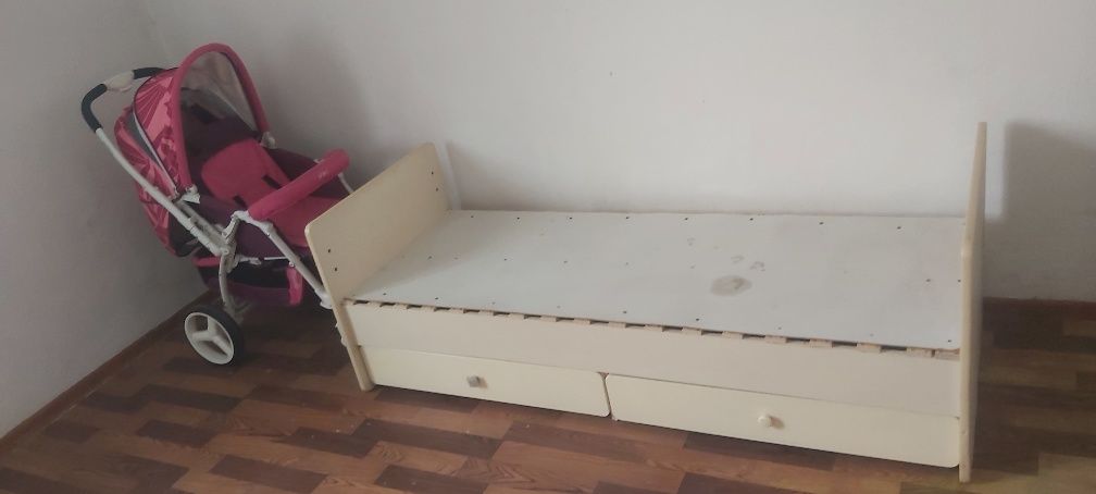 Кровать и коляска срочно продается