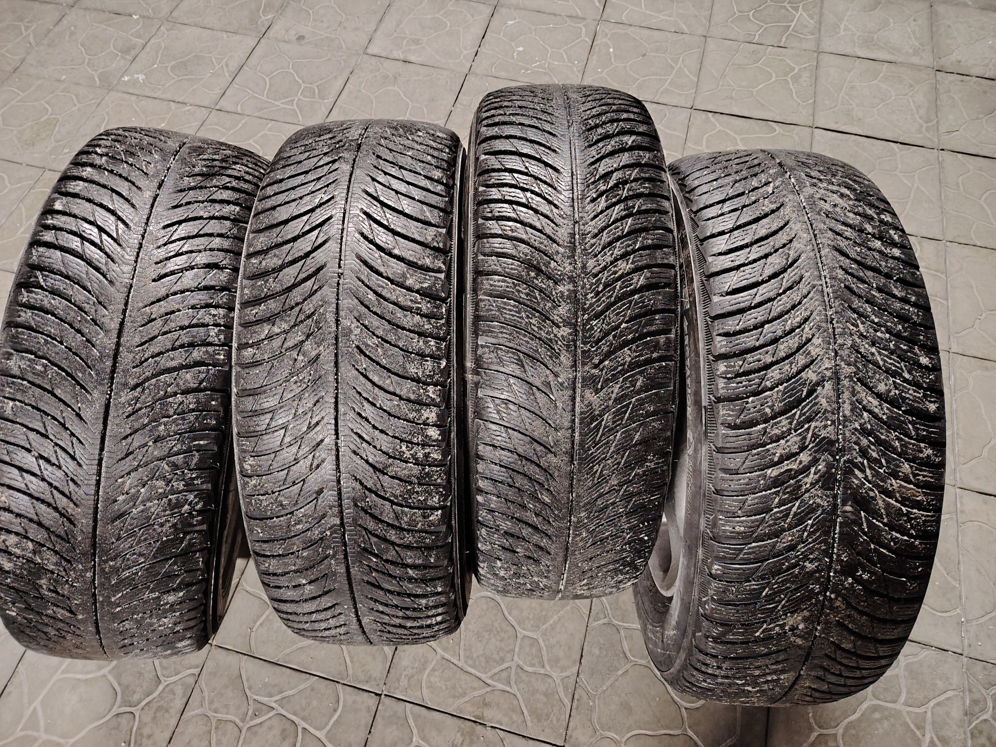 Шина r17 225/65 MICHELIN