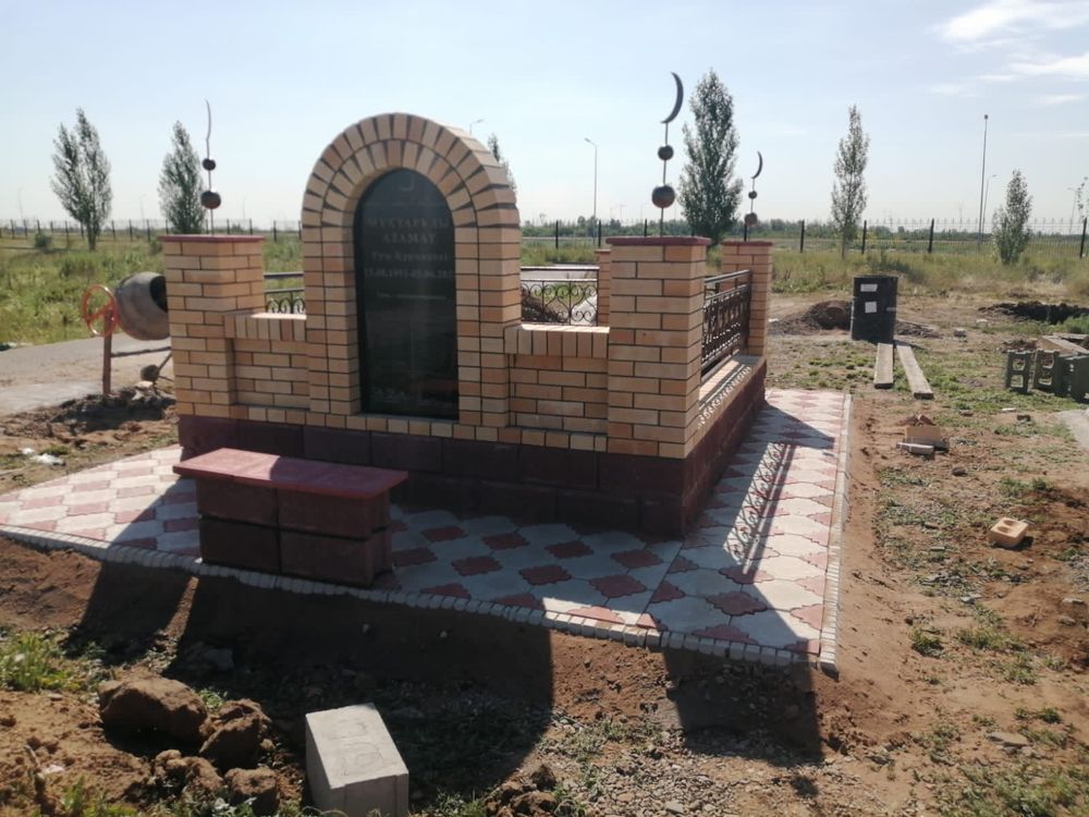 Строительство мазаров. Каменщики. Памятники