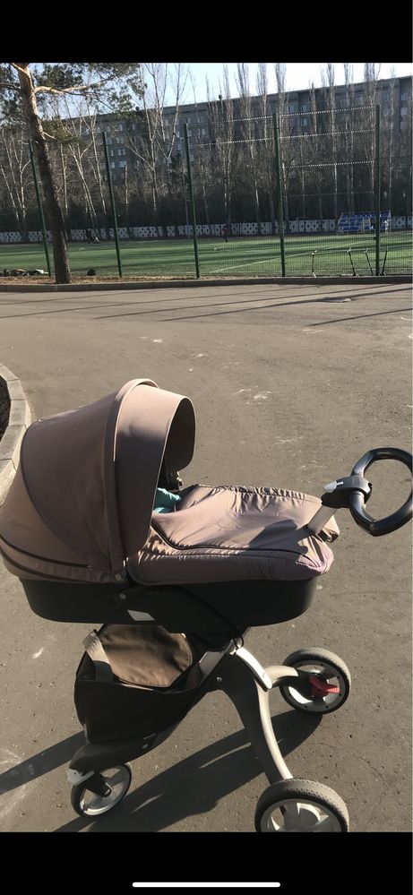 Продаю коляку STOKKE