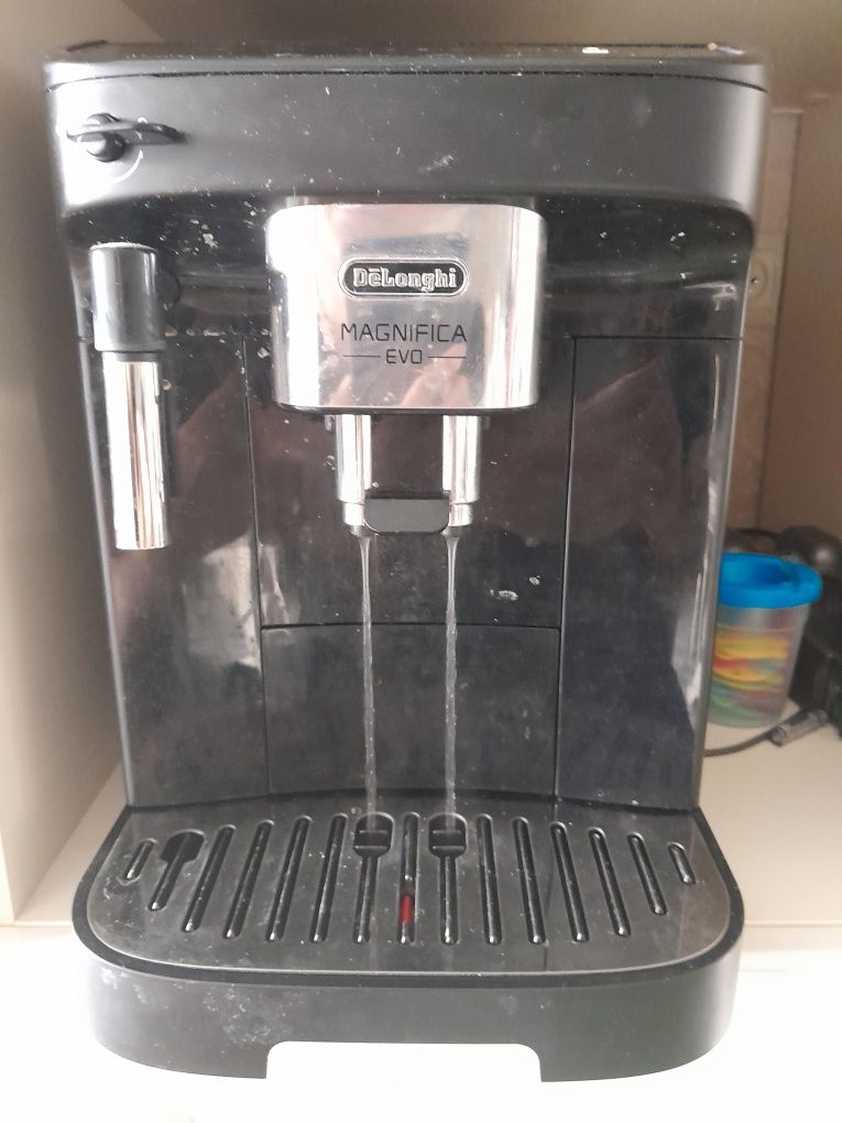Кофемашина Delonghi ECAM
