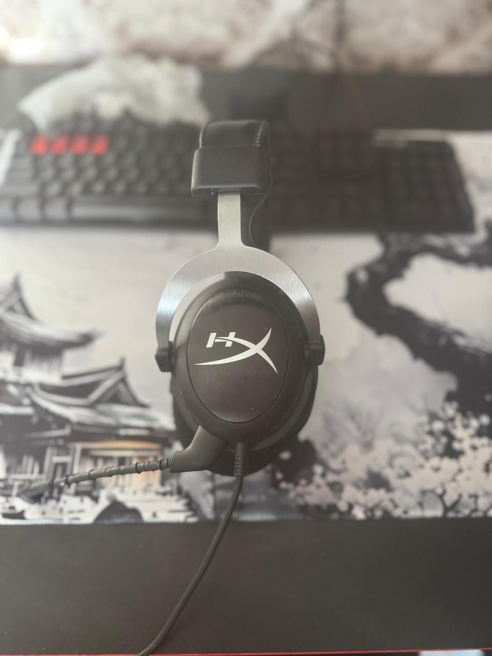 Продам комплект девайсов HyperX на компьютер клавиатура,наушники,мышь