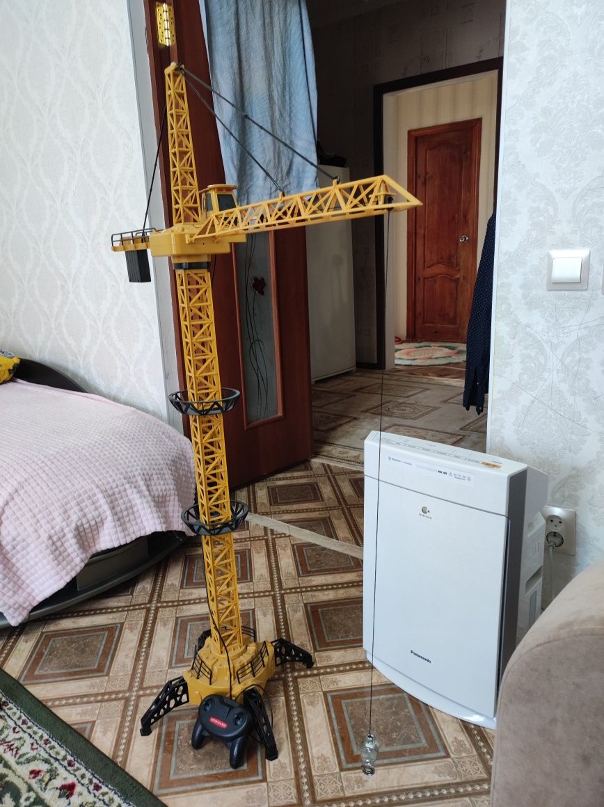 Продам игрушечный башенный кран