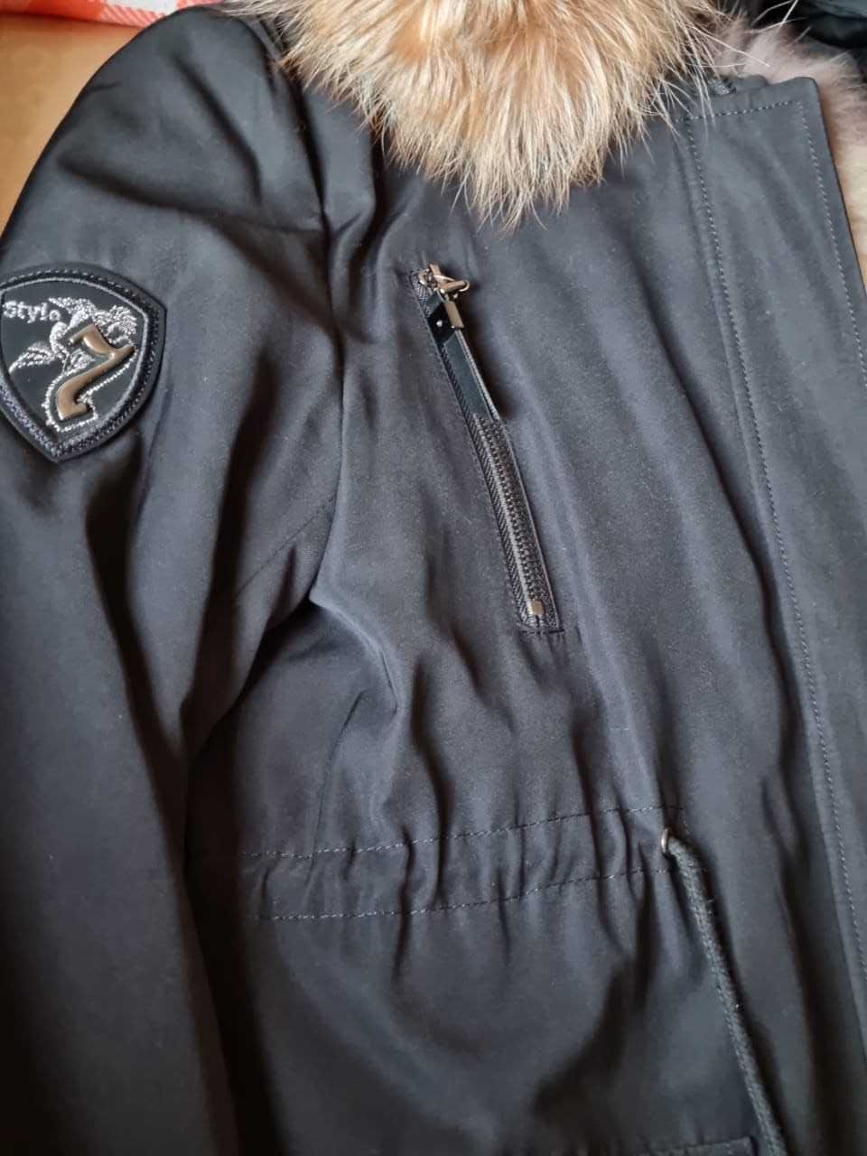 Продам зимнюю парку с мехом енота