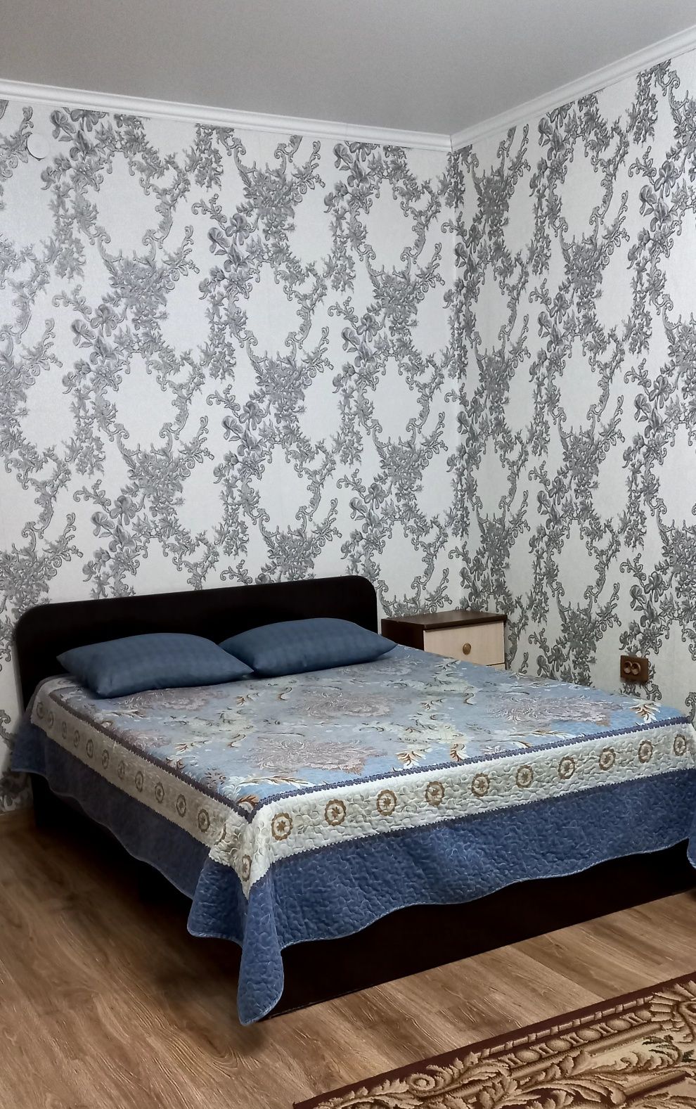 Часы район Белочки. Катаева угол Ломова