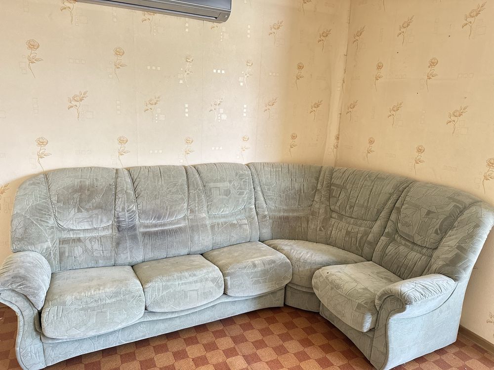 Продам диван угловой