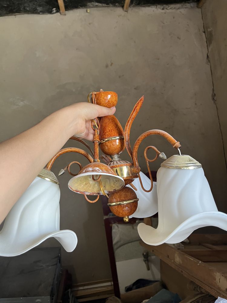 Продам люстру трехрожковая подвесная