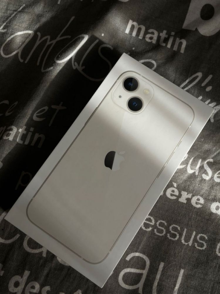 Продам iPhone 13