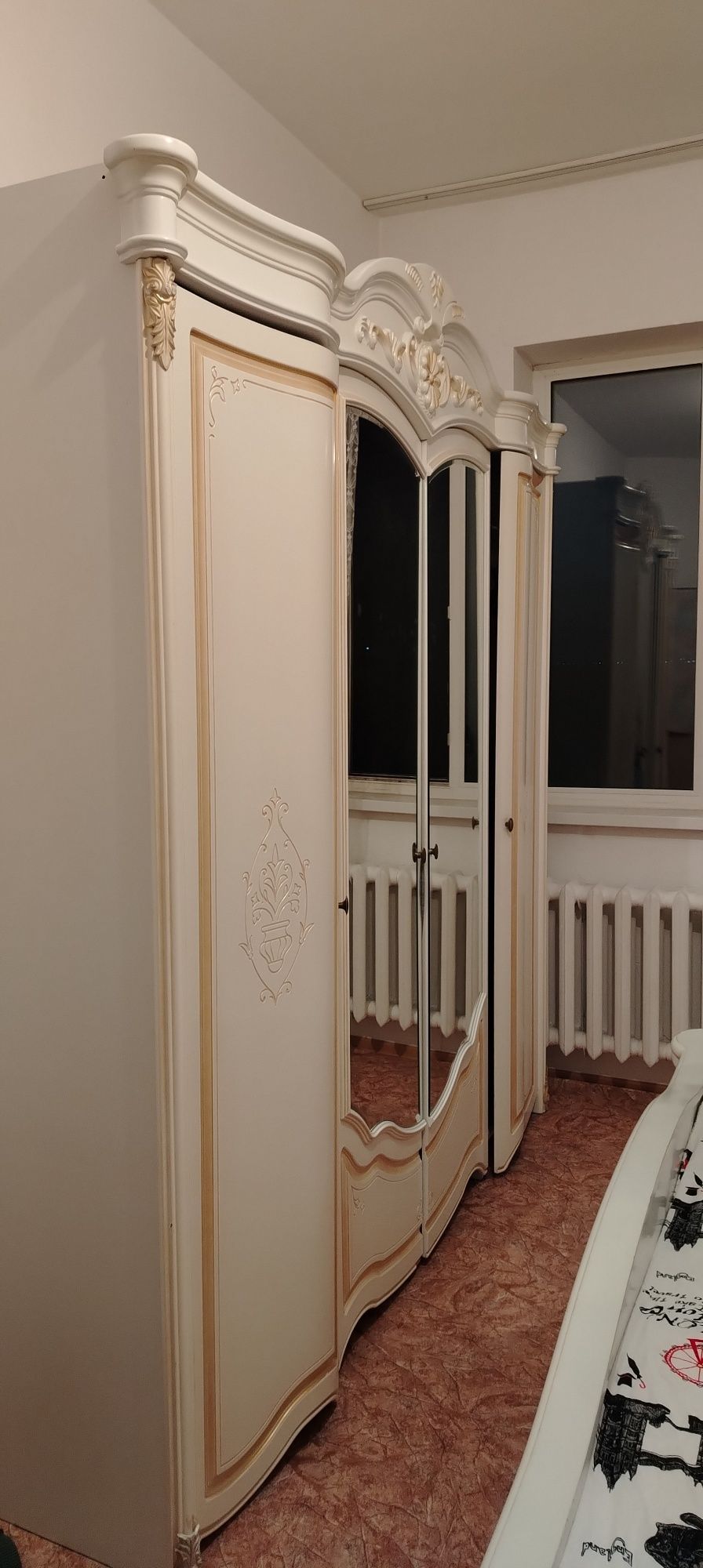 Продам срочно спальный гарнитур