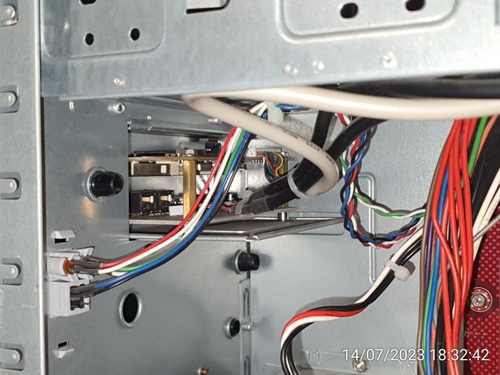 Quad 9400 FujitsuSiemens computers (нет hdd)