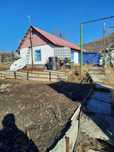 Продам участок есть дом 2х комнатный , баня, гараж, углятка, лет.кухня