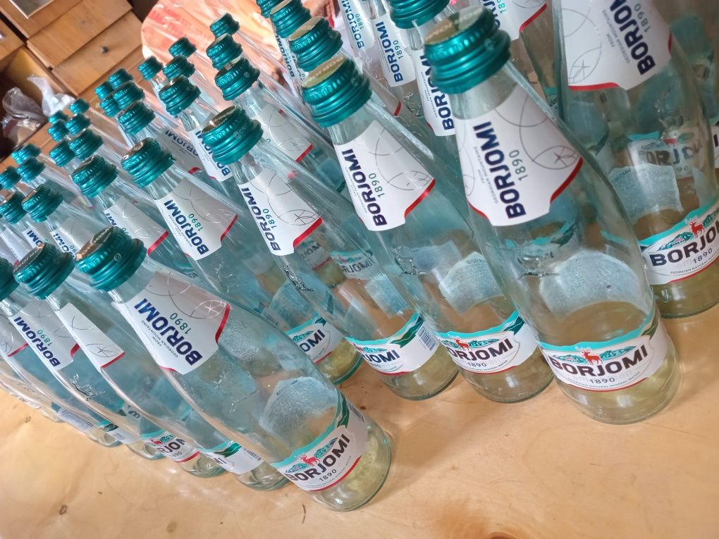 Продам Стеклянные Бутылки от Боржоми